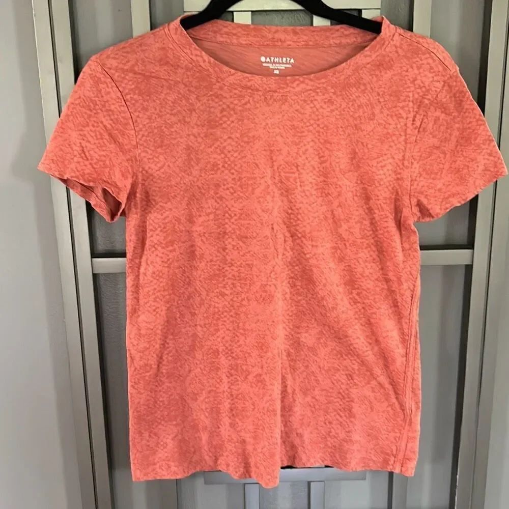 Athleta rust t-shirt with design XS